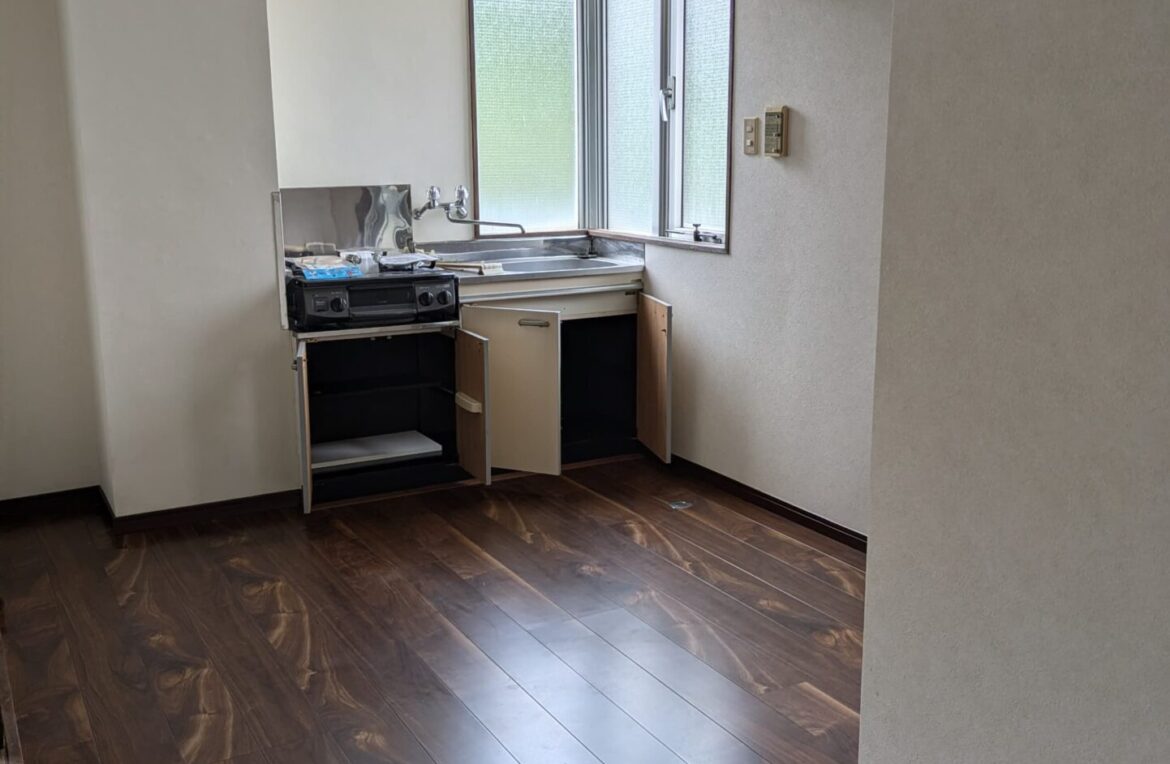 勝富町4階建 – 301号室