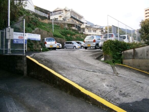 比良町マルトミ駐車場