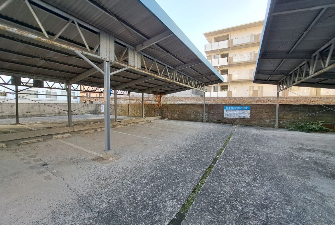 稲荷町マルトミ駐車場