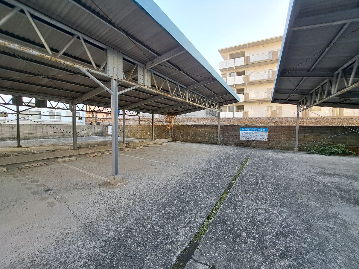 稲荷町マルトミ駐車場
