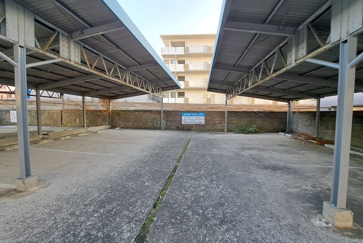 稲荷町マルトミ駐車場