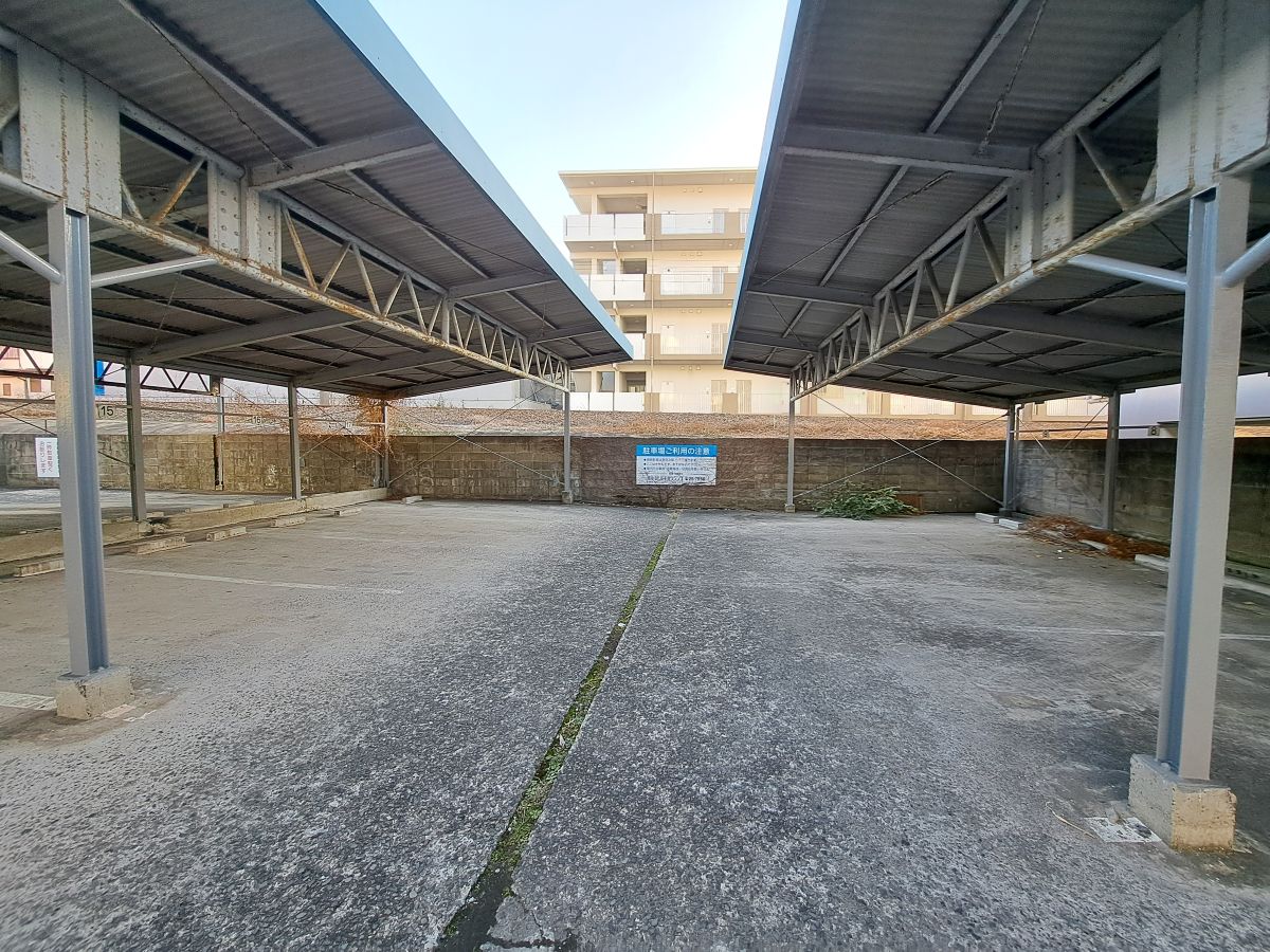 稲荷町マルトミ駐車場